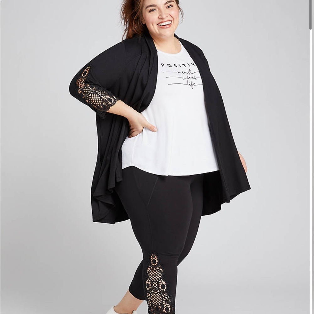 Lane Bryant Capri Leggings Crochet Hem NWT - Navy